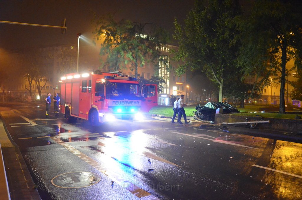 VU Pkw Koeln Neustadt Nord Hansaring Eberplatz P65.JPG